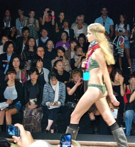 Followpix @ Dsquared S/S 2012 fashionshow