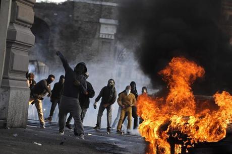 Indignati a Roma – 15 ottobre 2011 è guerra civile