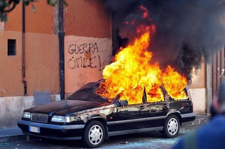 Indignati a Roma – 15 ottobre 2011 è guerra civile