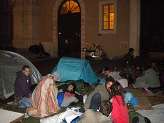 Domani alle 11 Assemblea a Piazza Santa Croce in Gerusalemme. L'indignazione non è morta.