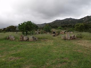 ARCHEOLOGIA SARDA: Visita alla Tomba Dei Giganti 