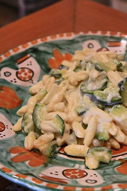 Cavatiell' con cipollotto, zucchine e ricotta di bufala.