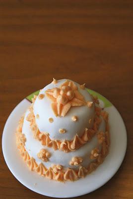 Torta pacco regalo con stelline