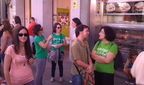 Atocha, una ora prima della manifestazione. Magliette verdi per i professori in sciopero della scuola pubblica