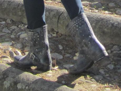 Biker boots and denim jacket !