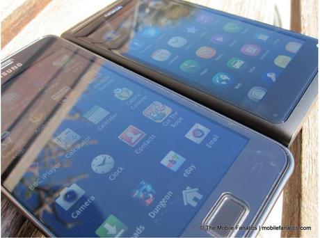 Galaxy S II / S2 Vs. Nokia N9 : Uno sguardo approfindito al display e al browser – Video e foto