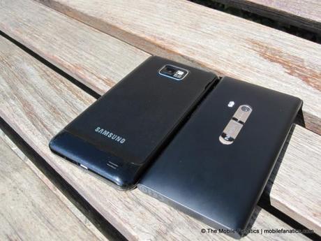 Galaxy S II / S2 Vs. Nokia N9 : Uno sguardo approfindito al display e al browser – Video e foto