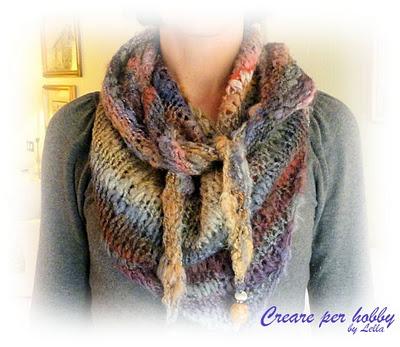 Scialletto scaldacollo indossato