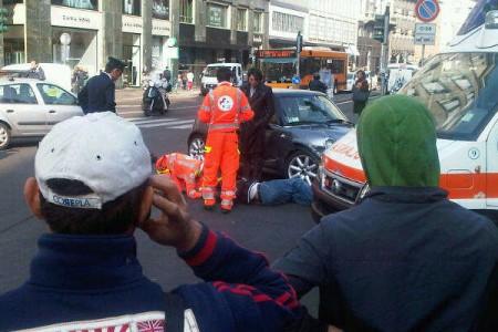 incidente stradale san babila Milano 450x300 Milano: Grave incidente in P.za San Babila