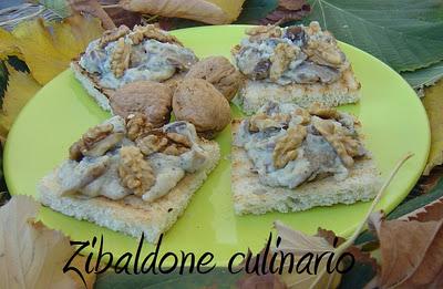 Crostoni con funghi e noci