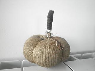 zucchetta riciclata al 100% halloween decor - totally recycled fall pumkin