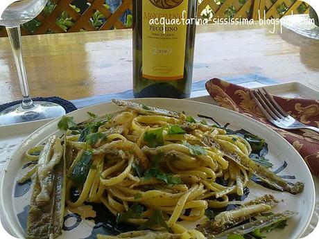 ...linguine con cannolicchi e salsa di melanzane e olive verdi e...la pasta choux!