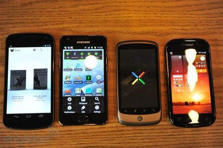 galaxy family hands on6455 Google Galaxy Nexus: foto, video, hands on, confronto dimensionale