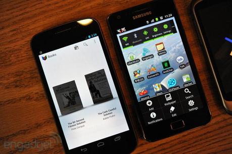 galaxy family hands on6461 Google Galaxy Nexus: foto, video, hands on, confronto dimensionale