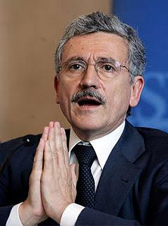 Massimo D'Alema indagato