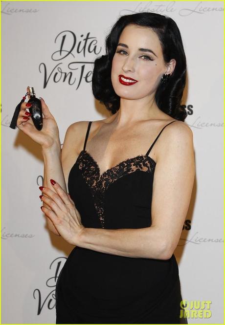 Dita Von Teese è Femme Totale a Berlino