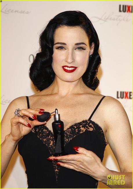 Dita Von Teese è Femme Totale a Berlino