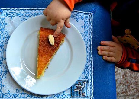 Torta allo yougurt con mele e mandorle