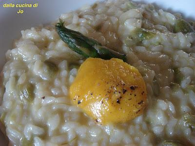 Risotto 'al fischio' con asparagi, mantecato alla crema di zucca