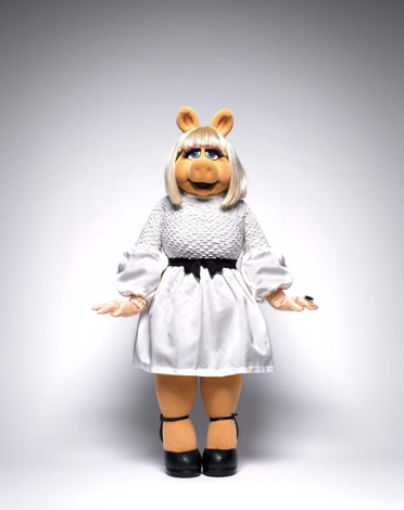 Miss Piggy si Diverte a Fare la Modella sulle Pagine di InStyle