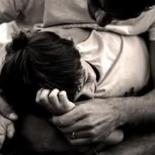 Sestu: bambino di 11 anni difende la madre dal padre che la minaccia con un coltello