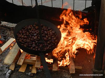 Castagnata in piazza a Isolabona