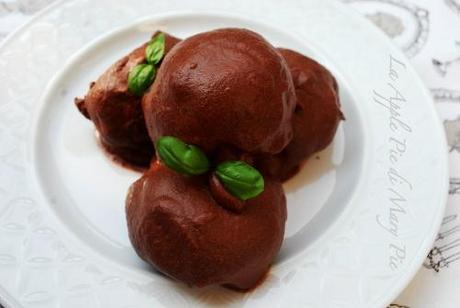 Profiterole alla crema di cioccolato bianco e basilico