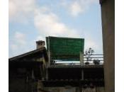 Caro Comune Siena… mettere grigliati rampicanti periferia tenere tettoie ondulina plastificata pieno centro storico! Bravo!