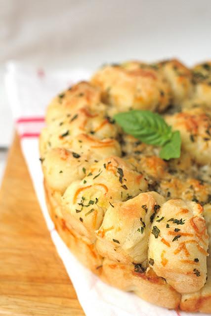 Pull-apart bread...un grande...finger food!