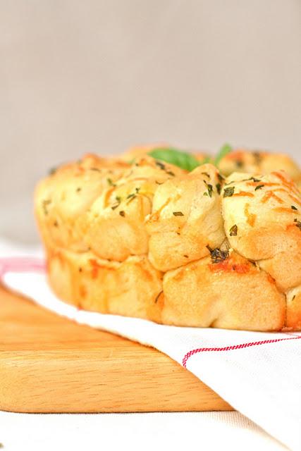 Pull-apart bread...un grande...finger food!