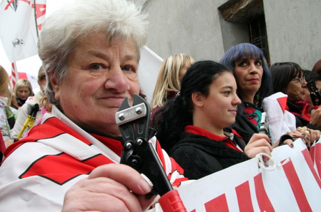 i manifestanto di domenica scorsa, che hanno tagliato in vari punti la recinzione del finto cantiere di Chiomonte