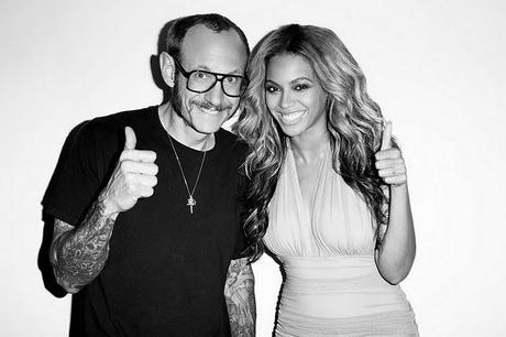 Beyoncè Imita e Posa per Terry Richardson