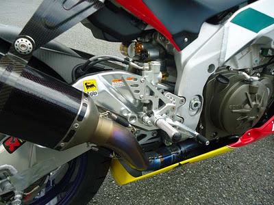 Aprilia RSV4 Factory by Bright Logic