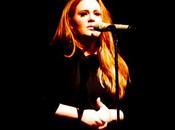 Adele: problema alle corde vocali serio, pausa tempo indeterminato!