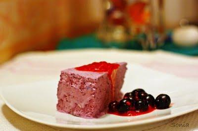 Semifreddo ai mirtilli con salsa di lampone