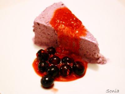 Semifreddo ai mirtilli con salsa di lampone