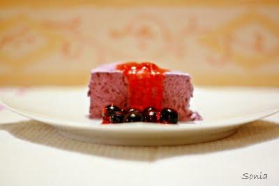 Semifreddo ai mirtilli con salsa di lampone