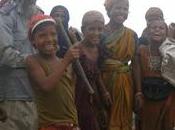 Nello slum indiano cerca salvare bambini dalla morte