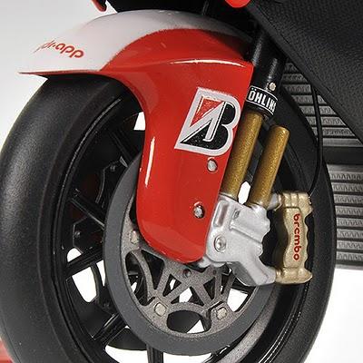 Ducati D16 Team Pramac D'Antin - MotoGp 2007 by Minichamps