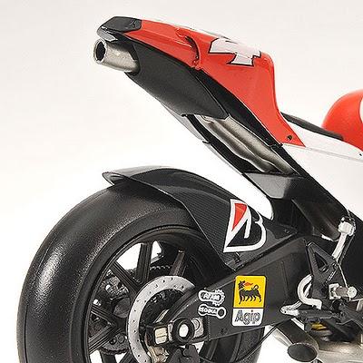Ducati D16 Team Pramac D'Antin - MotoGp 2007 by Minichamps