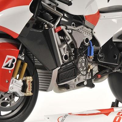 Ducati D16 Team Pramac D'Antin - MotoGp 2007 by Minichamps