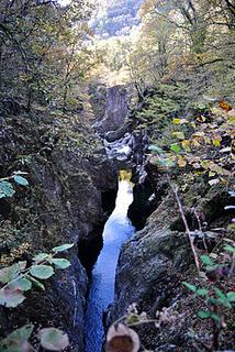 La vista dal ponte romano di Cossogno in una mattina d'autunno, Valgrande