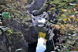 La vista dal ponte romano di Cossogno in una mattina d'autunno, Valgrande