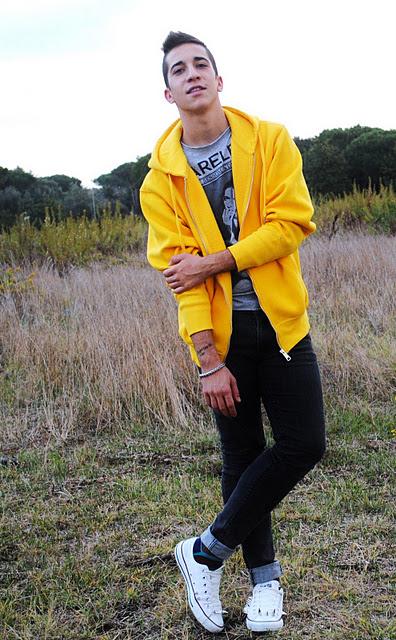 Yellow sweatshirt || OUTFIT post