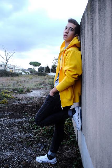 Yellow sweatshirt || OUTFIT post