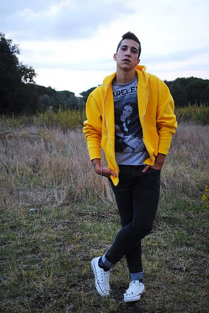 Yellow sweatshirt || OUTFIT post