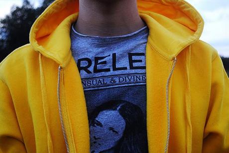 Yellow sweatshirt || OUTFIT post