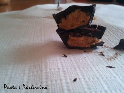 PEANUT BUTTER CUPS FOR HALLOWEEN ovvero CIOCCOLATINI AL BURRO D'ARACHIDI PER HALLOWEEN