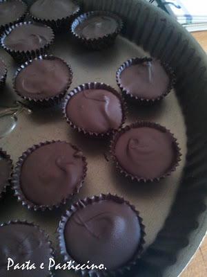 PEANUT BUTTER CUPS FOR HALLOWEEN ovvero CIOCCOLATINI AL BURRO D'ARACHIDI PER HALLOWEEN