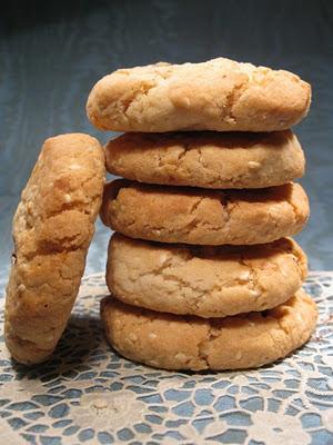 Biscottiamo???? Biscotti al sesamo e uva passa